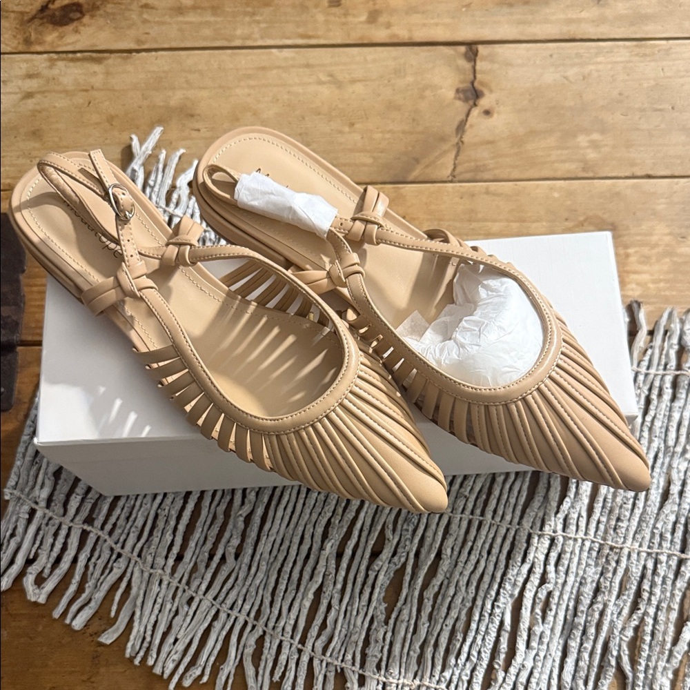 Chic Tan Women's Flats